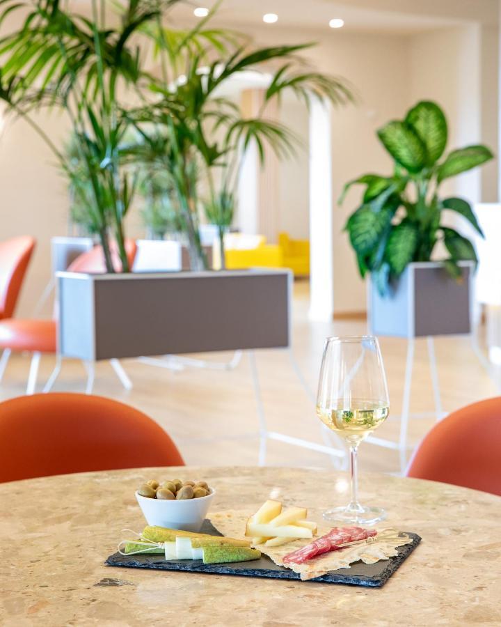 Lu' Hotel Porto Pino SantʼAnna Arresi Buitenkant foto