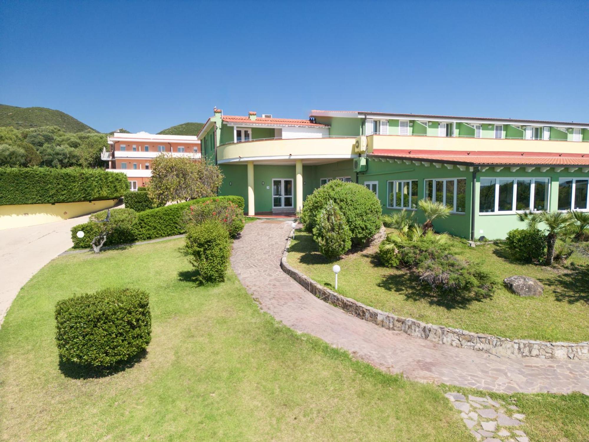 Lu' Hotel Porto Pino SantʼAnna Arresi Buitenkant foto