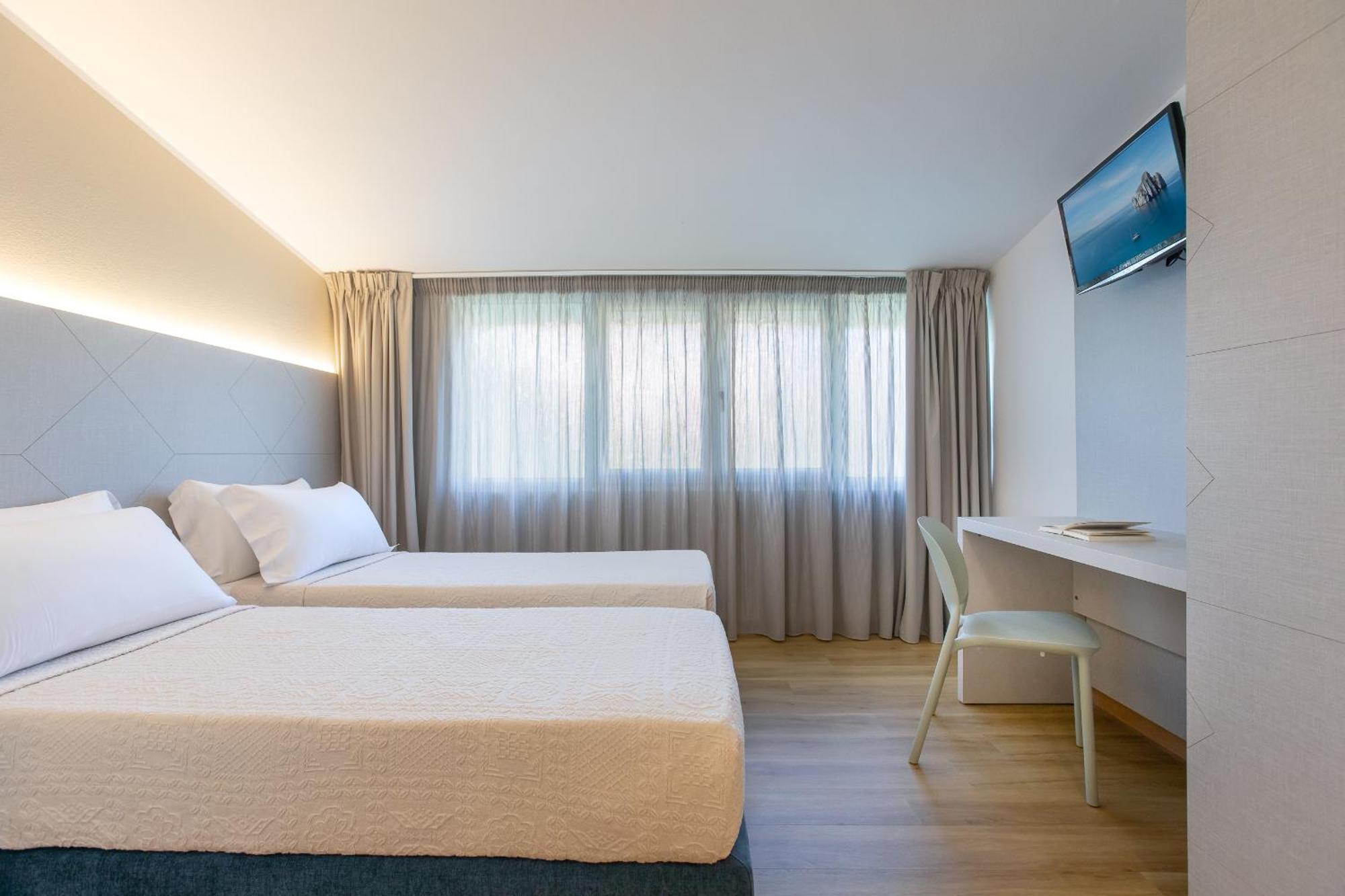 Lu' Hotel Porto Pino SantʼAnna Arresi Buitenkant foto