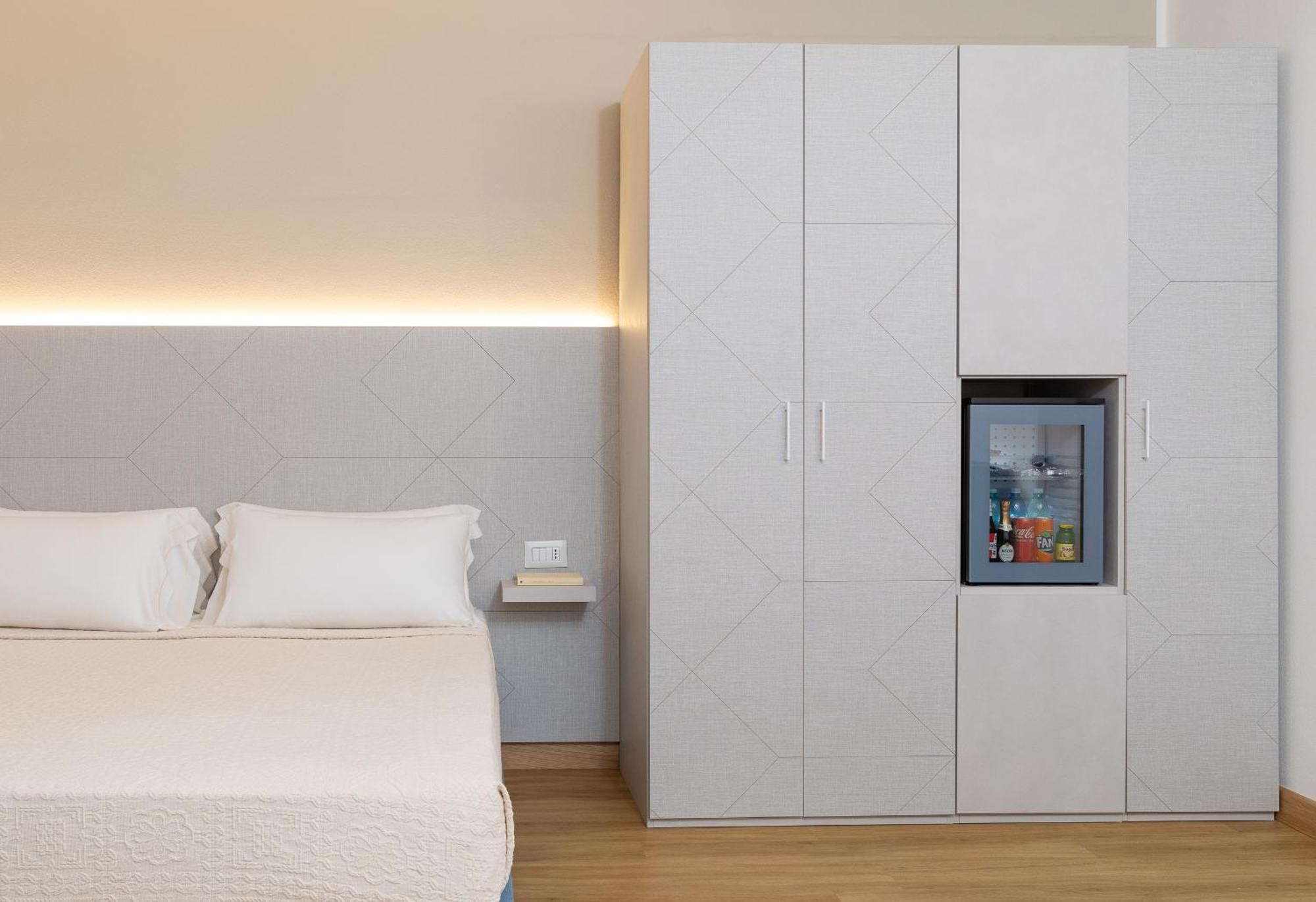 Lu' Hotel Porto Pino SantʼAnna Arresi Buitenkant foto