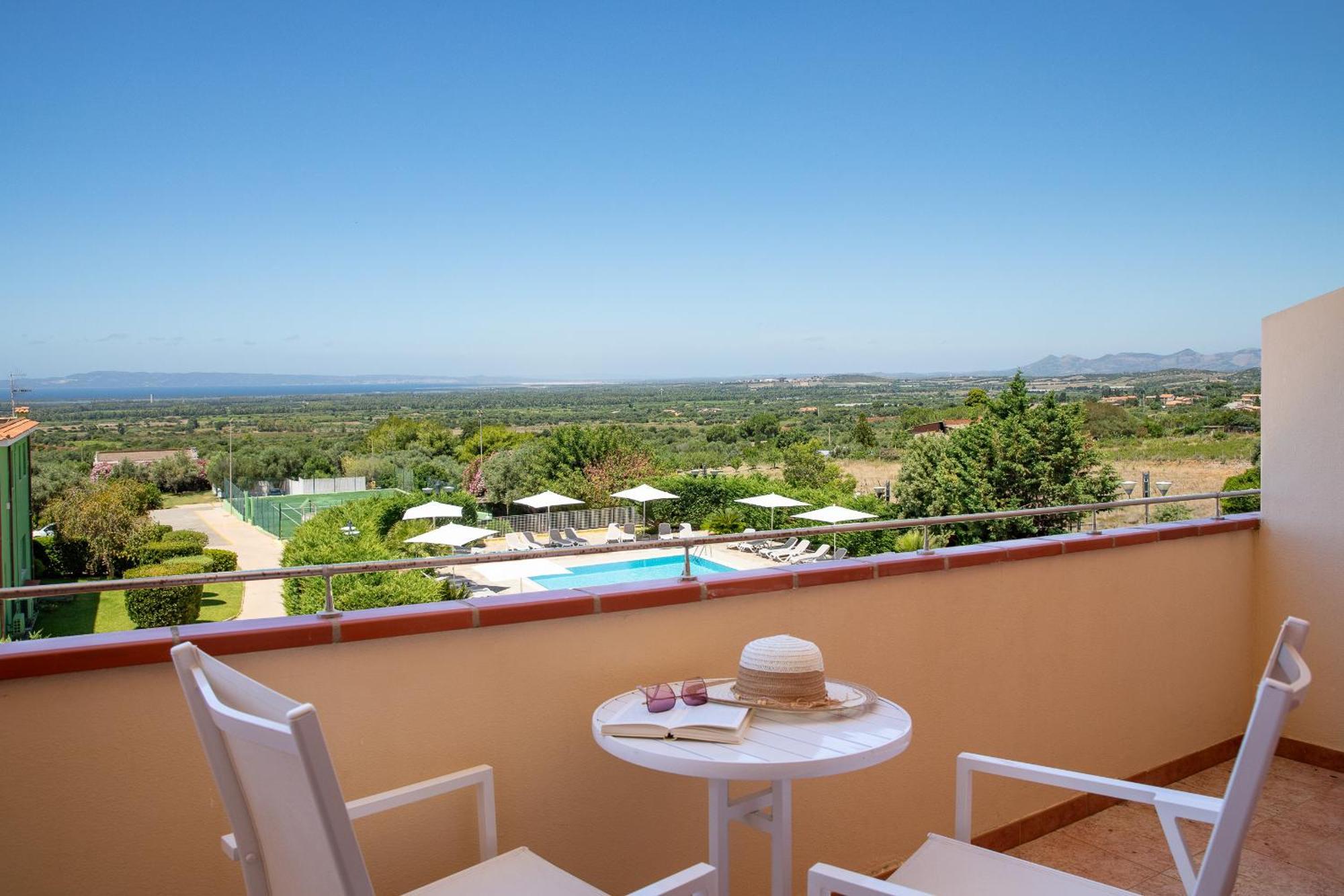 Lu' Hotel Porto Pino SantʼAnna Arresi Buitenkant foto