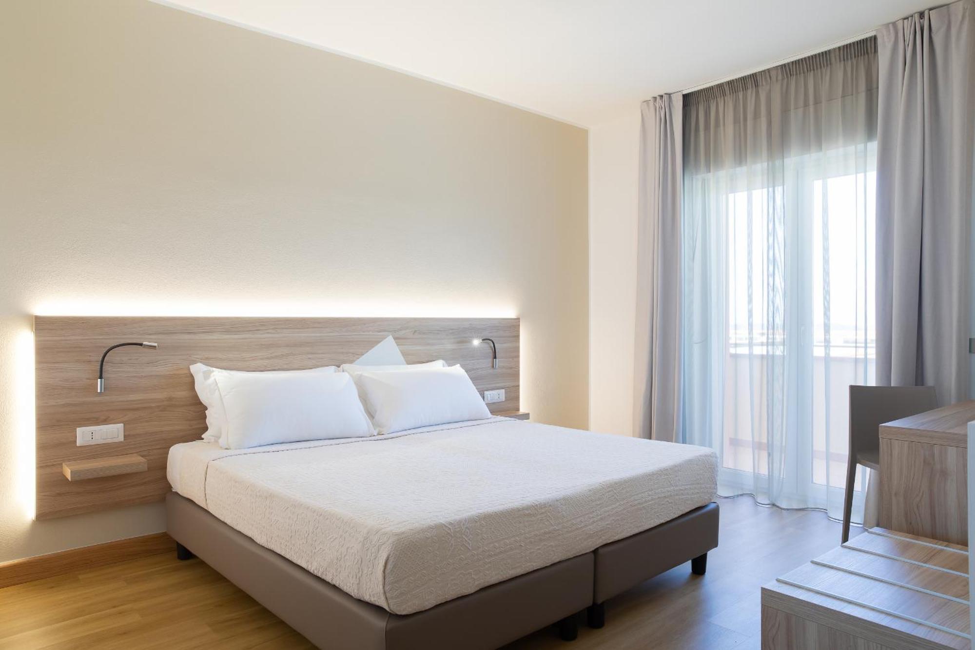 Lu' Hotel Porto Pino SantʼAnna Arresi Buitenkant foto
