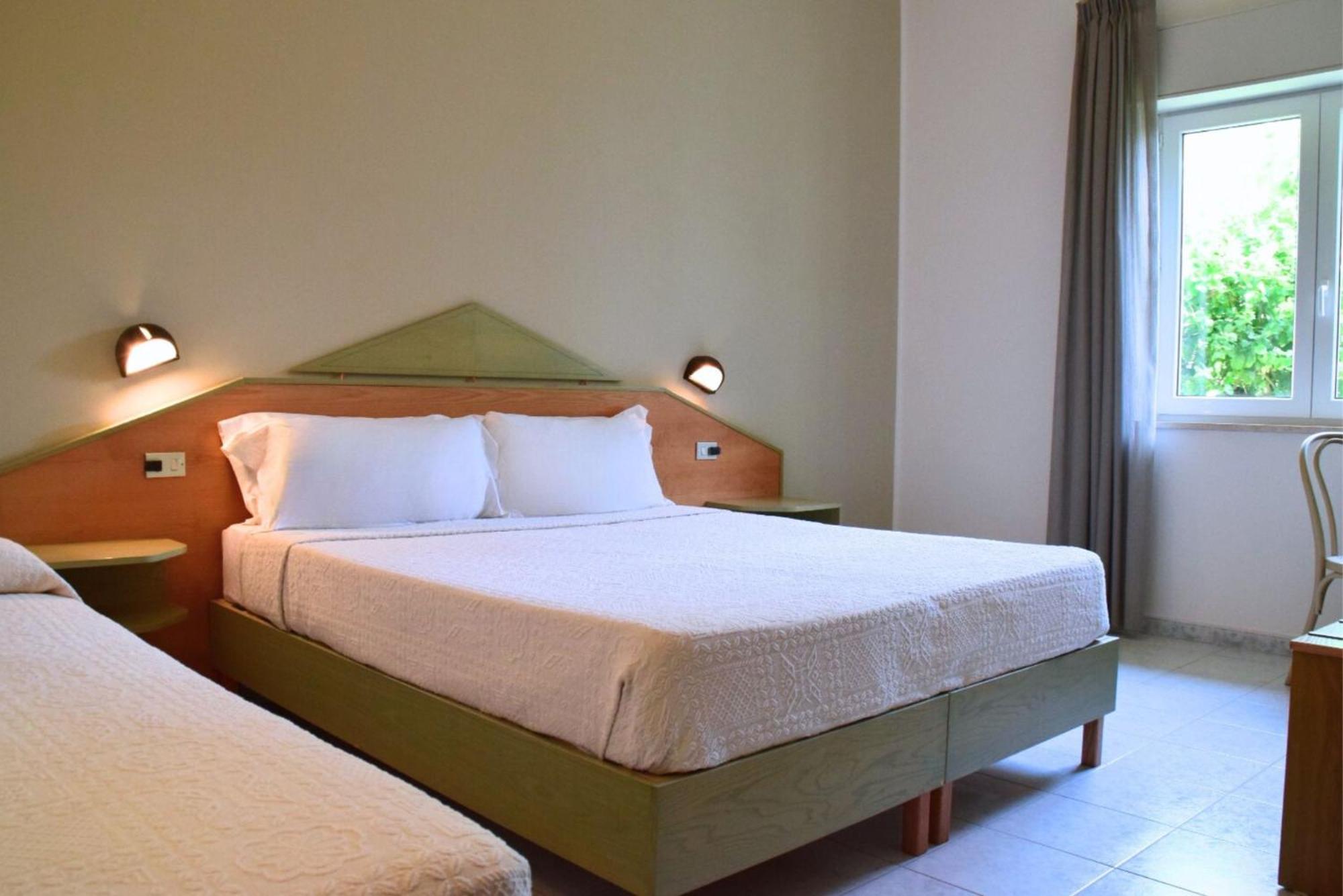 Lu' Hotel Porto Pino SantʼAnna Arresi Buitenkant foto
