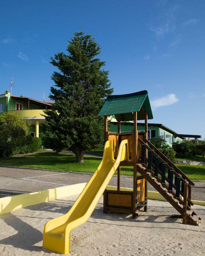 Lu' Hotel Porto Pino SantʼAnna Arresi Buitenkant foto