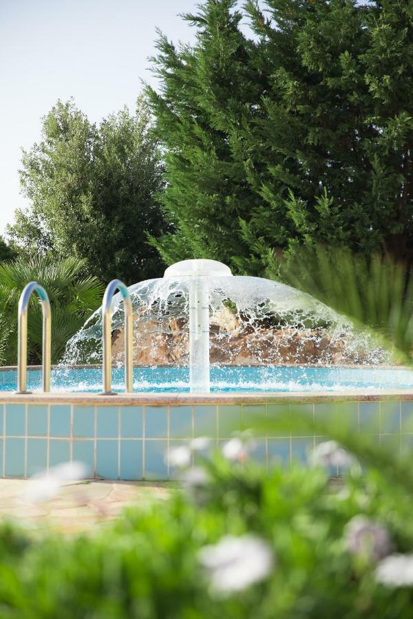 Lu' Hotel Porto Pino SantʼAnna Arresi Buitenkant foto