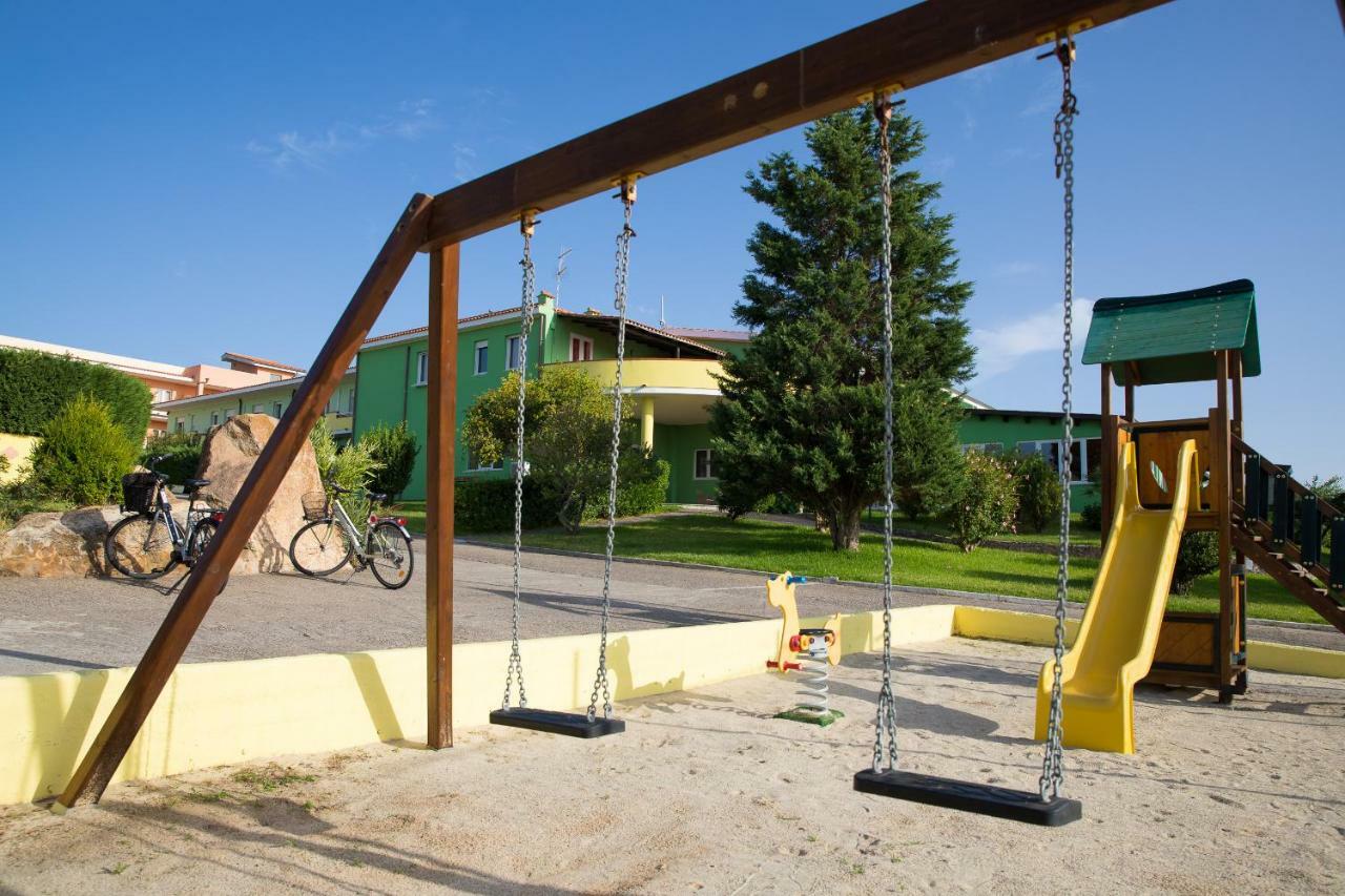 Lu' Hotel Porto Pino SantʼAnna Arresi Buitenkant foto